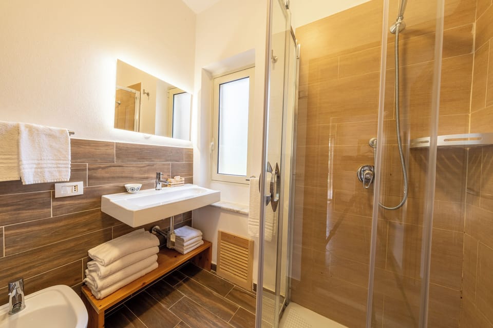 Exclusive Room, 2 Bedrooms, Connecting Rooms | Bathroom | Shower, rainfall showerhead, free toiletries, hair dryer