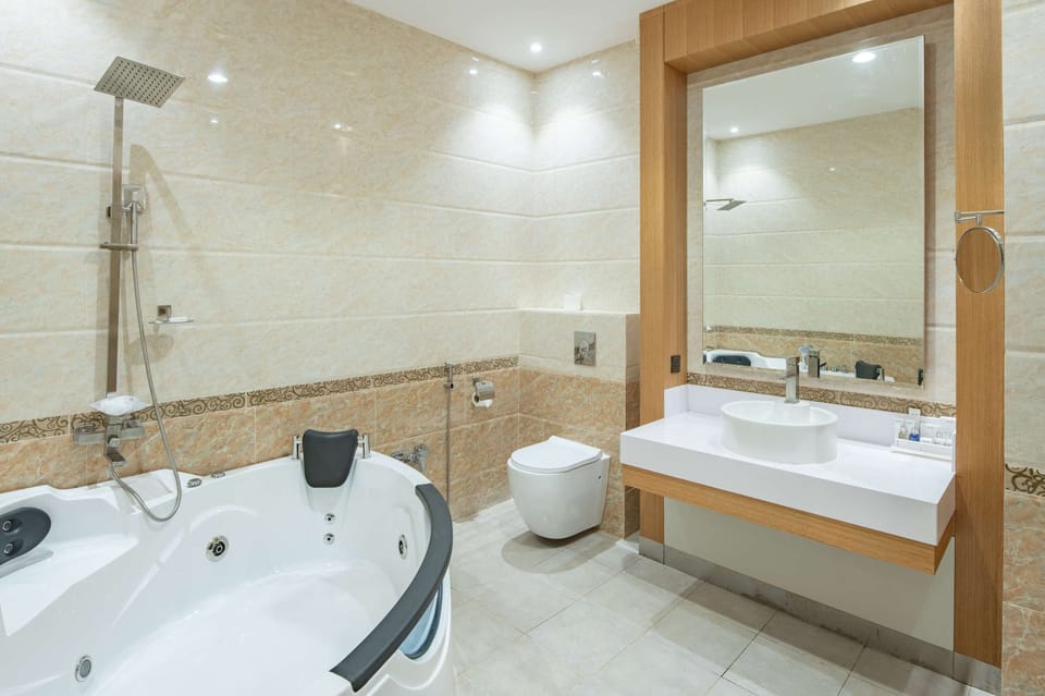 Villa, 4 Bedrooms | Bathroom | Combined shower/tub, free toiletries, hair dryer, slippers
