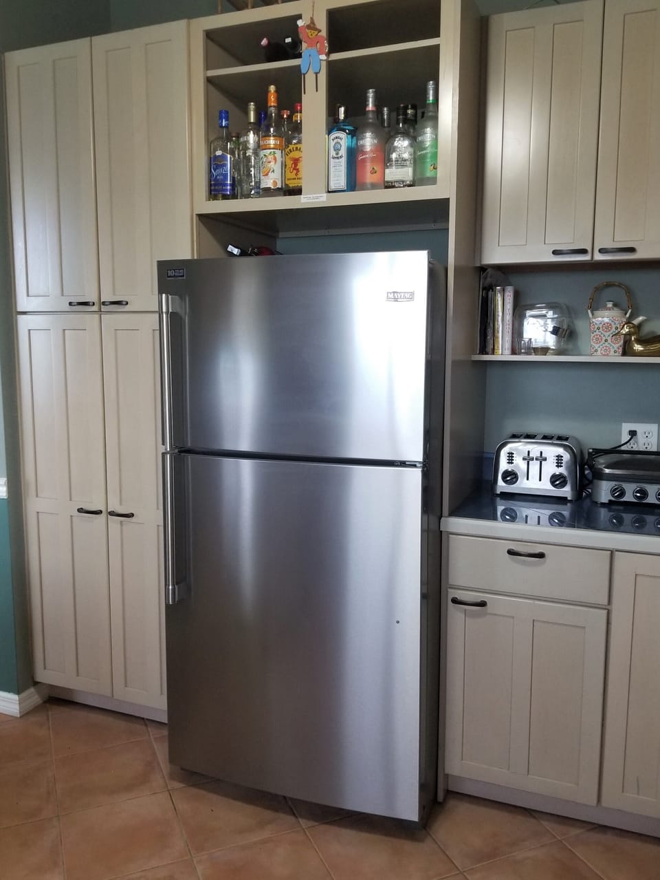 Kitchen features include stainless appliances, spices, condiments & gadgets!