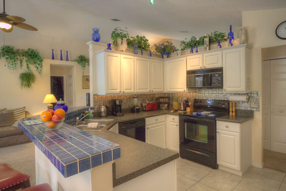 Very Functional +fully Equipped kitchen-Open area & easy access to Dining & Deck
