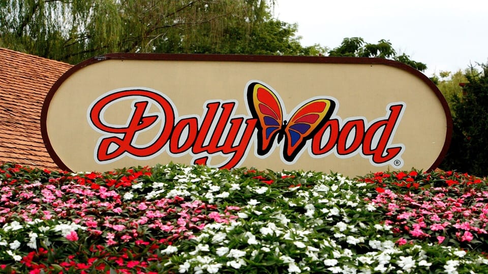 LOCATION, LOCATION , LOCATION Cabin Is Only 1 Mile To Dollywood