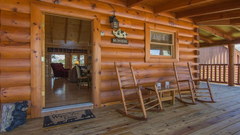Welcome To Smoky Mountain Retreat,Rockers to Rock Your Cares Away 