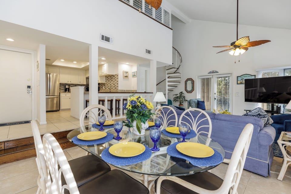 Comfortable, Eloquent Dining room!
Light, Bright, Private, Quiet, and Peaceful! 