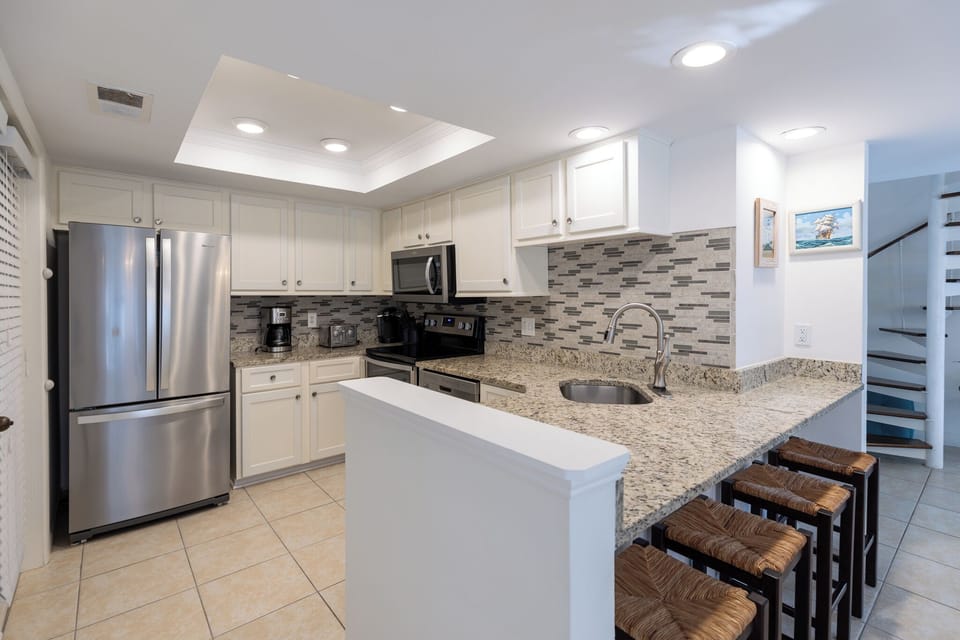 Keurig and Cuisinart Coffee Makers, Toaster, Blender, and Culinary Knives