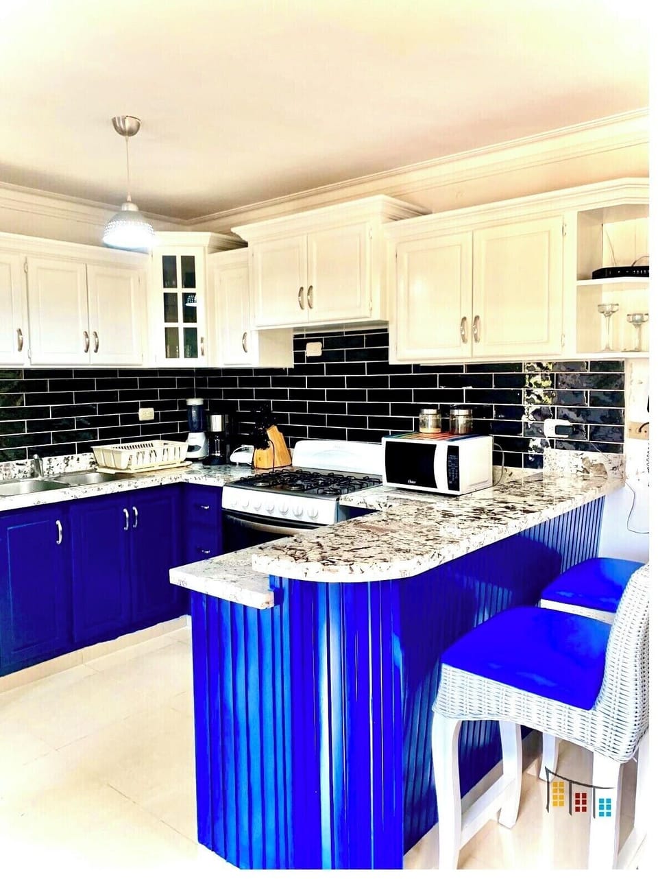 Kitchen is equipped with basic cooking utensils 🍴 