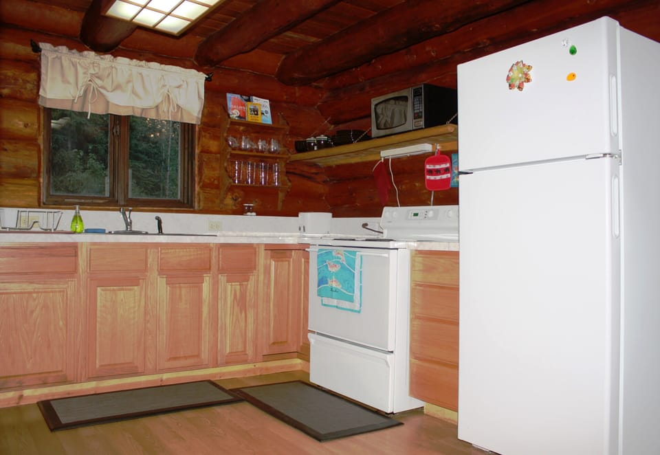 A view of the full kitchen.