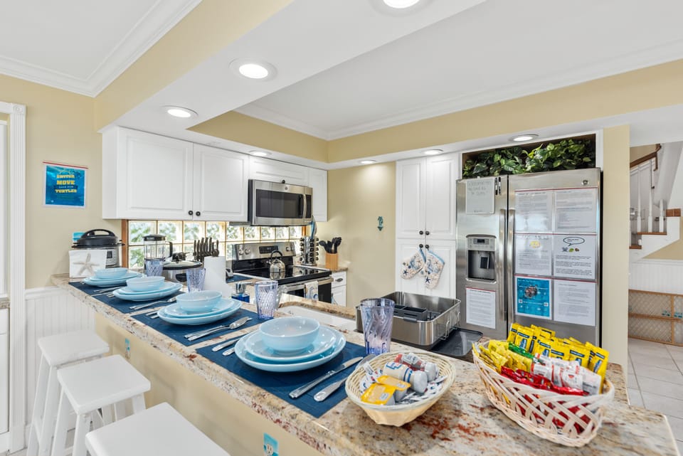 Breakfast/dining counter. Indoor & outdoor dining seats 20+