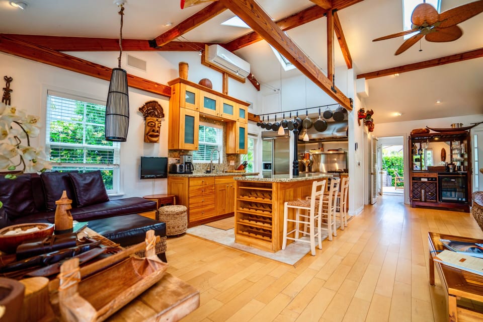 Open Kitchen & Entertaining Area