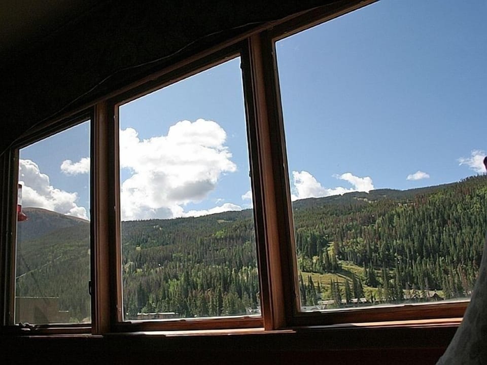 Mountain View - Master Bedroom