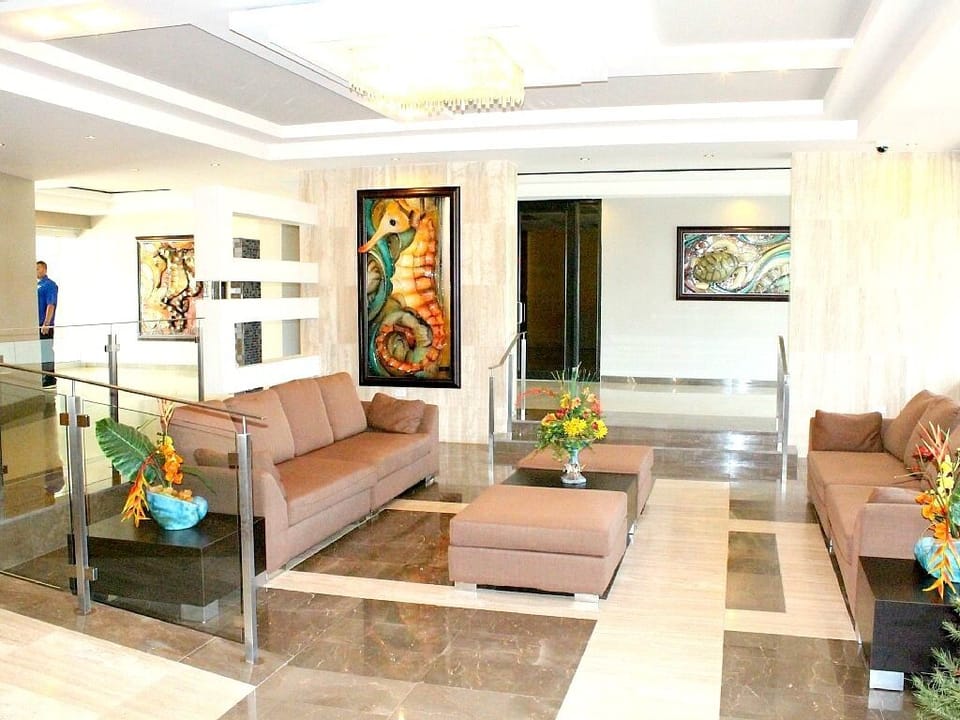 LUXURIOUS BUILDING LOBBY with WiFi