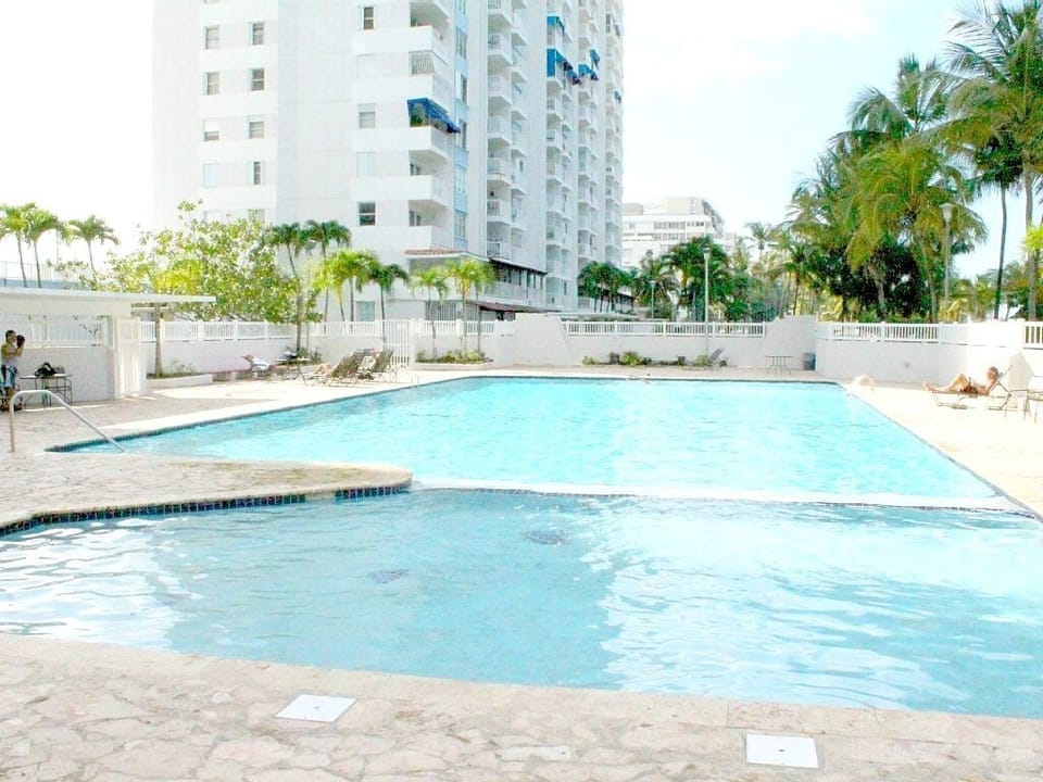 Relaxing Pool Area very close to the cabana!!