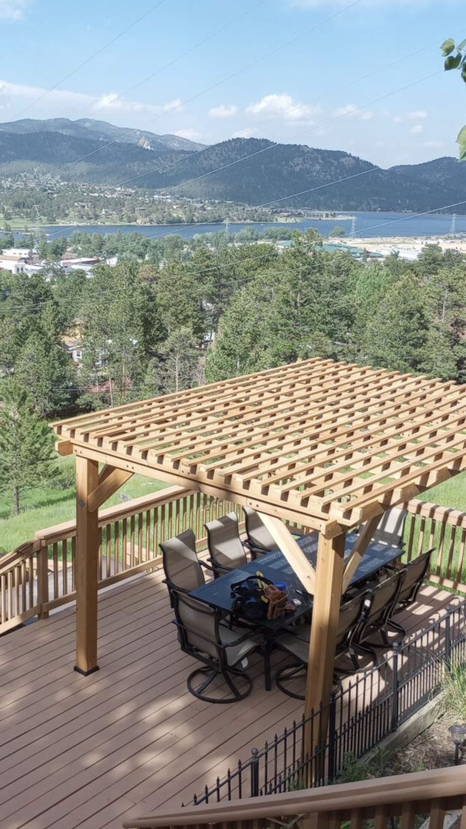 Enjoy the lake and Mountain Views under the new pergola! Nice place to gather. 