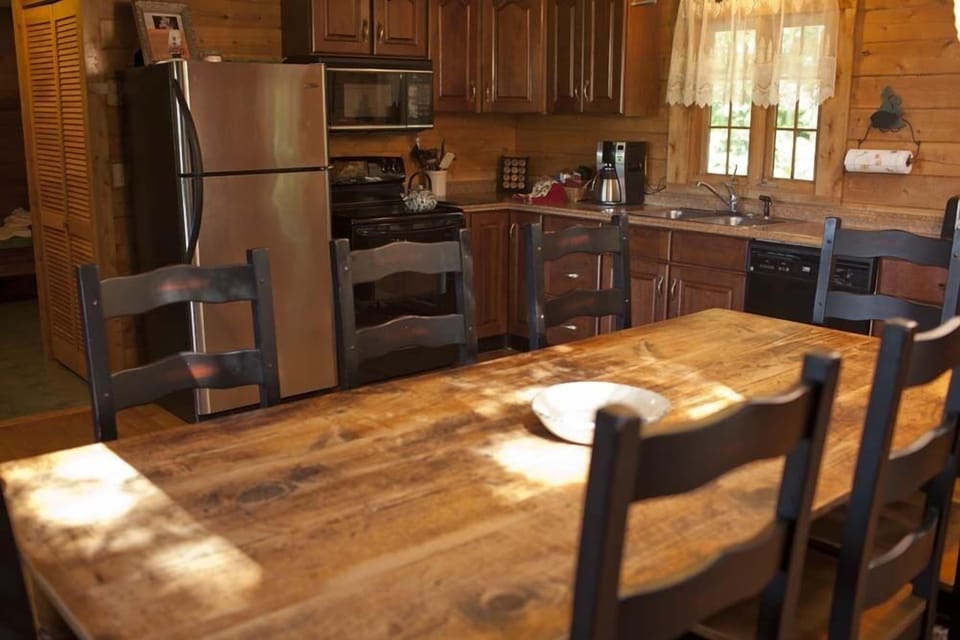 dining kitchen area