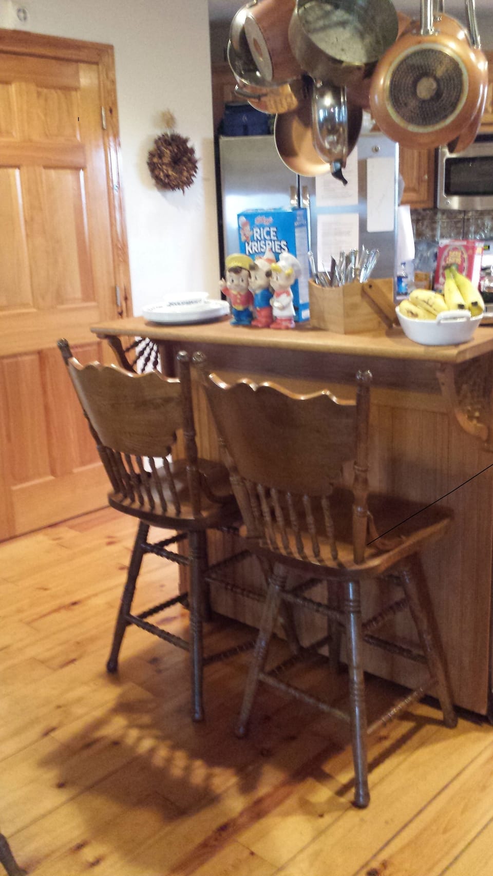 breakfast bar to serve buffet style or  as a Bar to dine