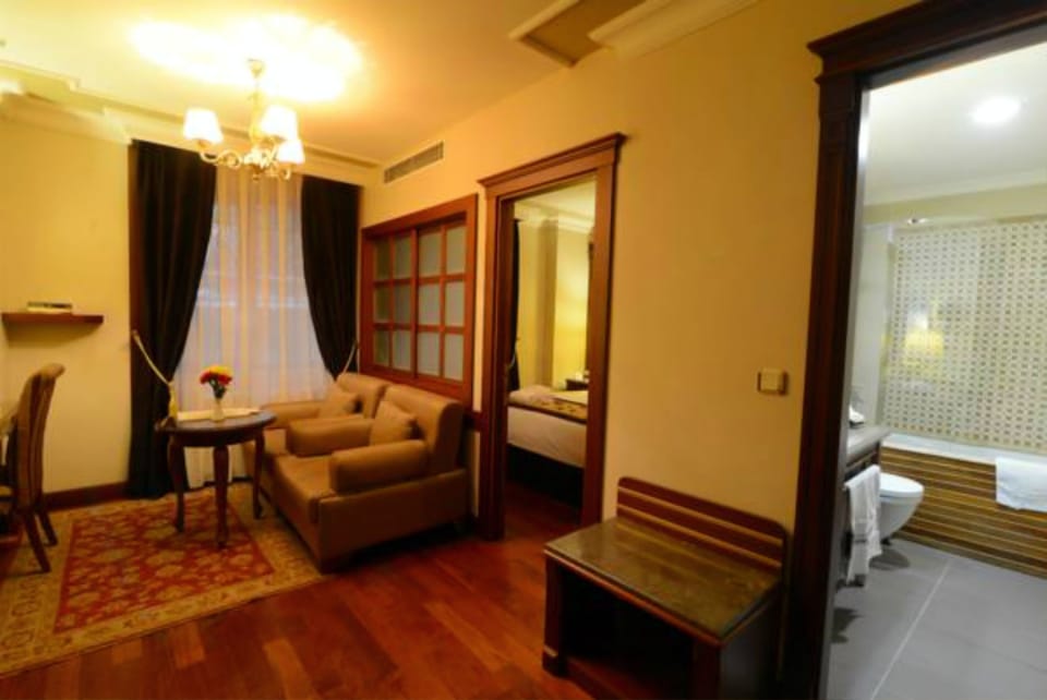 Premium bedding, minibar, in-room safe, desk