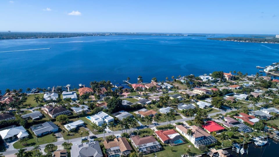 Vacanza Rentals - Villa Bel Air sky view of the river