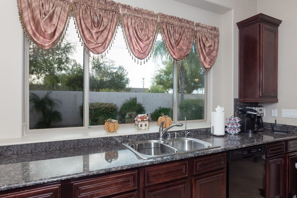 Kitchen view to the backyard 