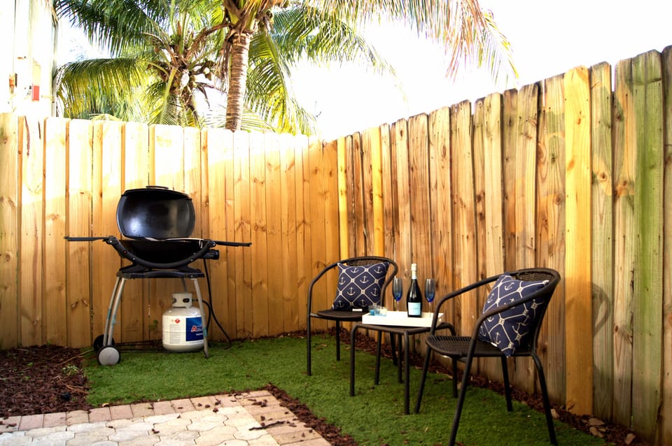1st floor gas grill and outside seating