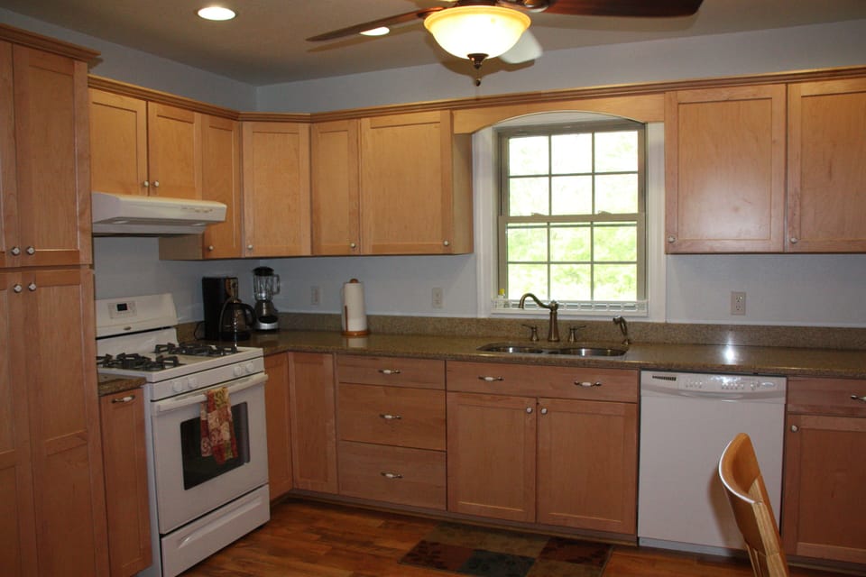 Gas range and dishwasher.