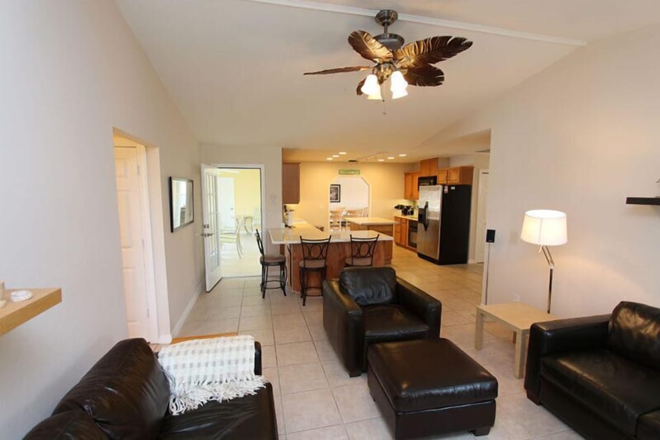 Vacanza Rentals - Villa Bonita living room