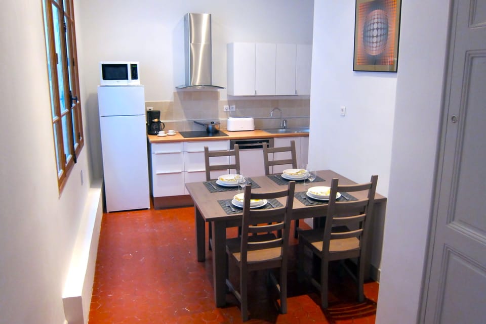 The kitchen: dish washer, washing machine, microwave etc...