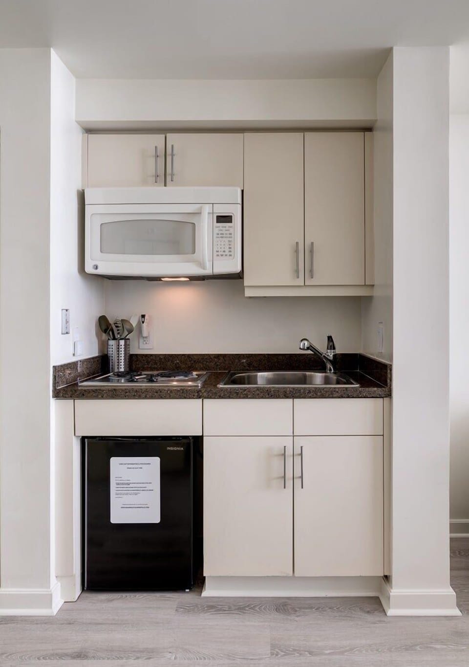 Kitchenette with breakfast basics