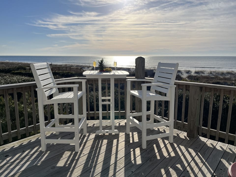 Brunch and happy hour with a view!