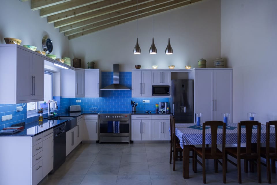Spacious Modern kitchen