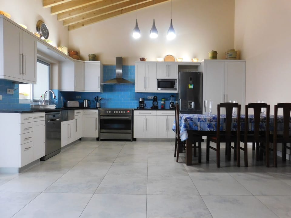 Ample kitchen