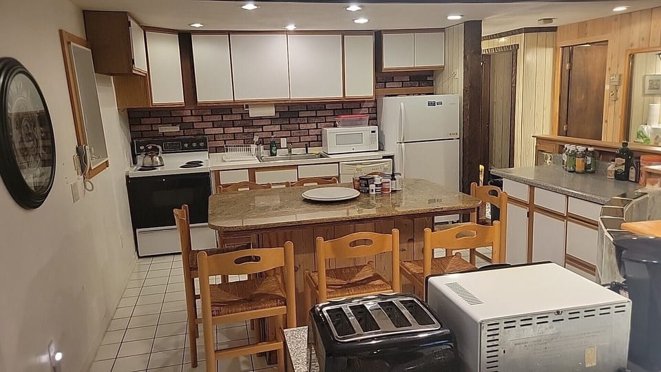 Open and spacious kitchen, loaded with modern cookware! Mount Snow ski house.