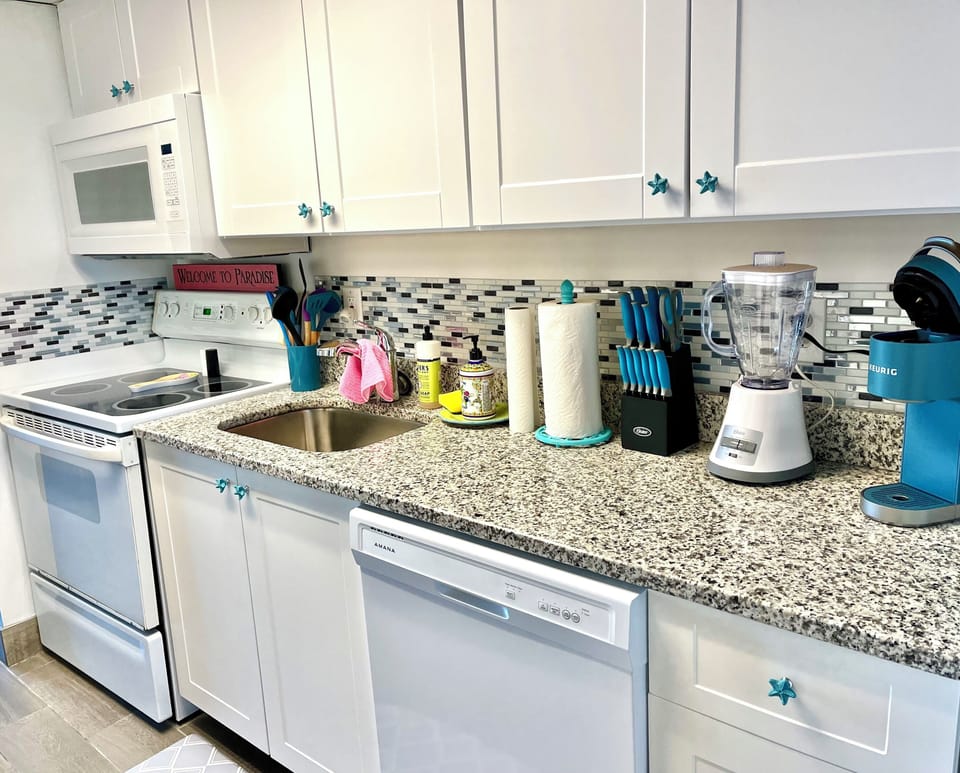 Cook’s kitchen - blender, toaster, brewer, Kcup, tea kettle, crockpot, more…