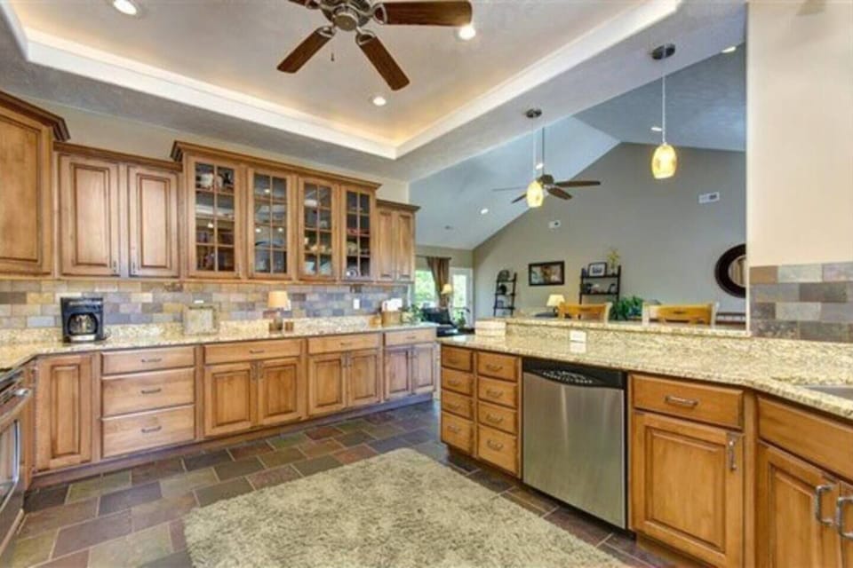 Super Open Kitchen with all you need to make a great meal!