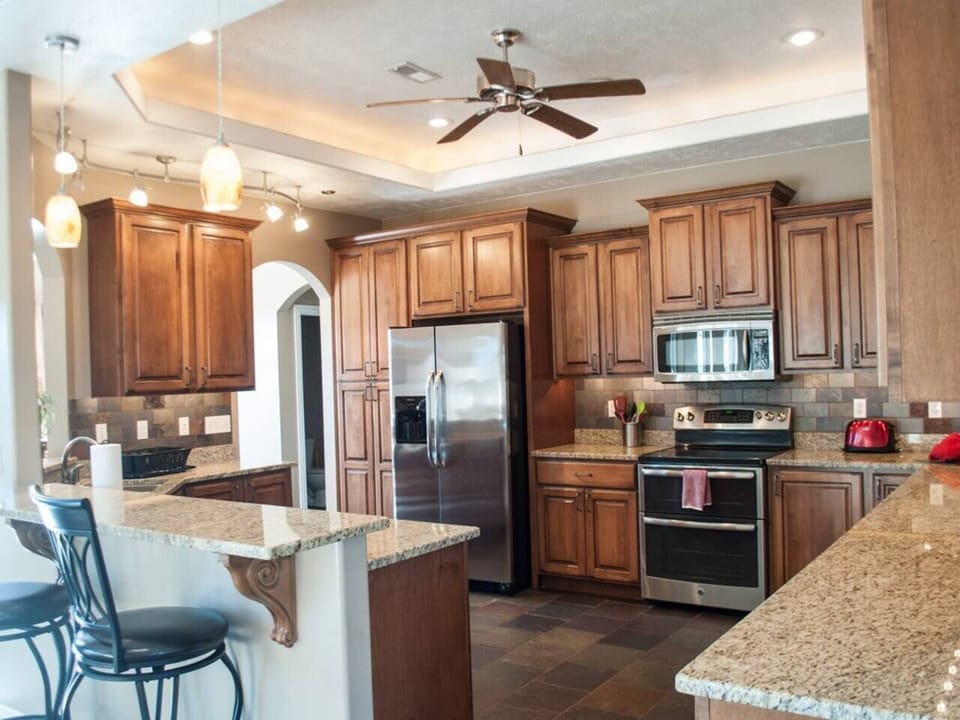 Super Open Kitchen with all you need to make a great meal!