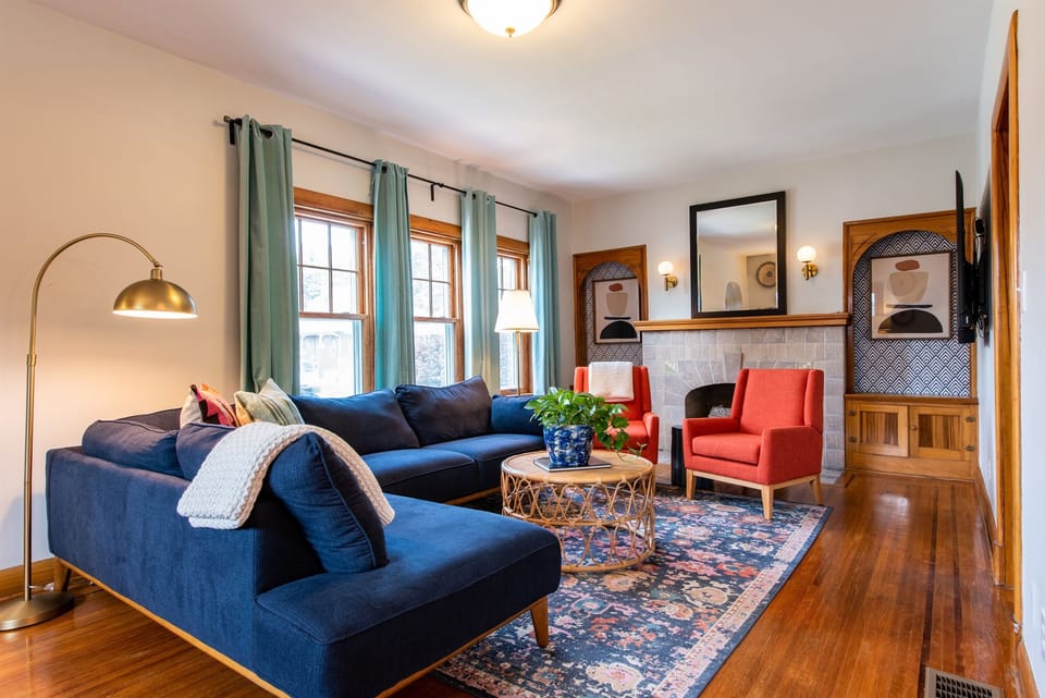 Spacious living room for groups