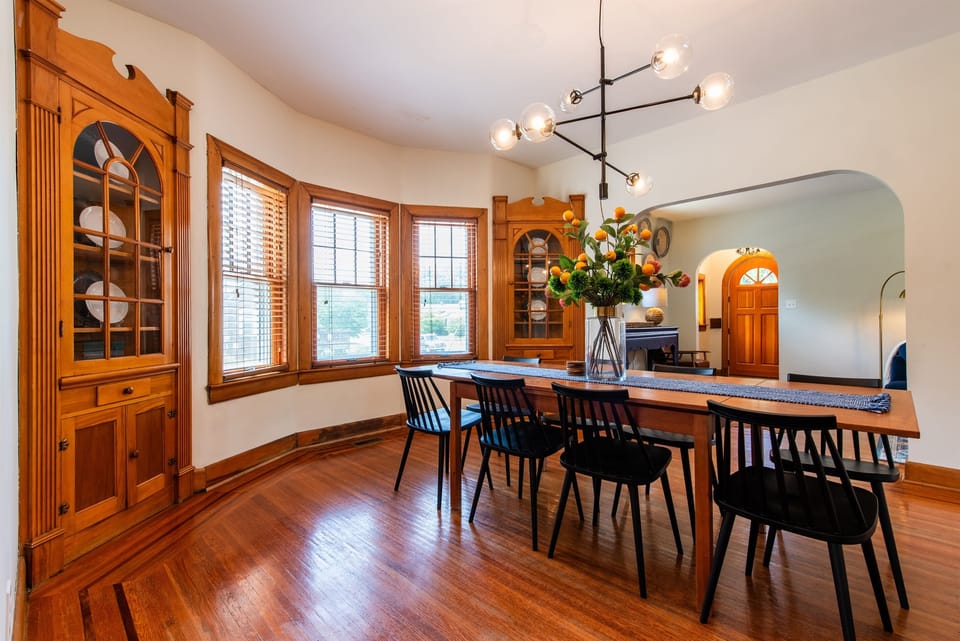 Spacious dining room perfect for groups