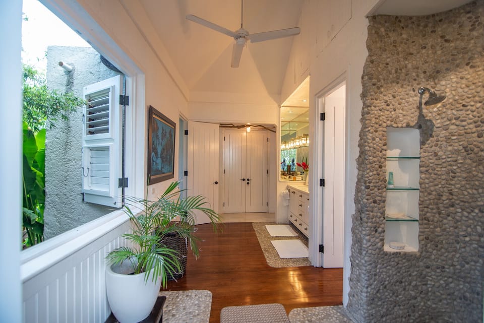 Master Bathroom (en-suite)