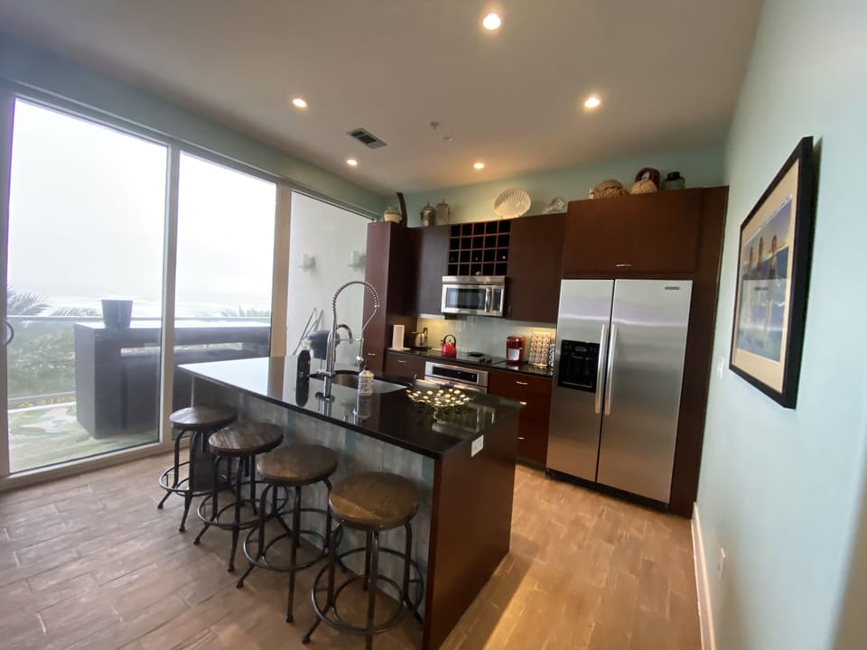 Full kitchen 