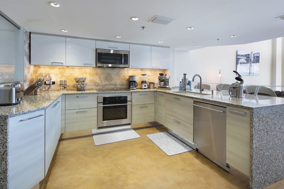 Kitchen with Breville amenities, Dishwasher, Oven, GE monogram and more...