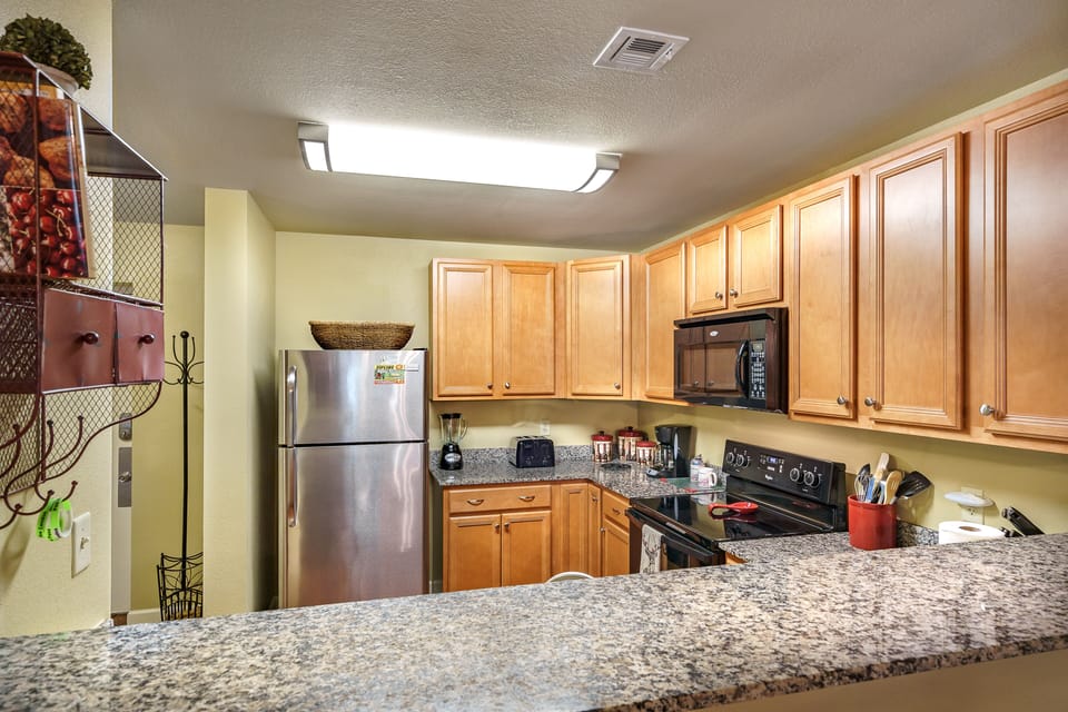 Full Service Kitchen w/Granite Countertops and High End Appliances