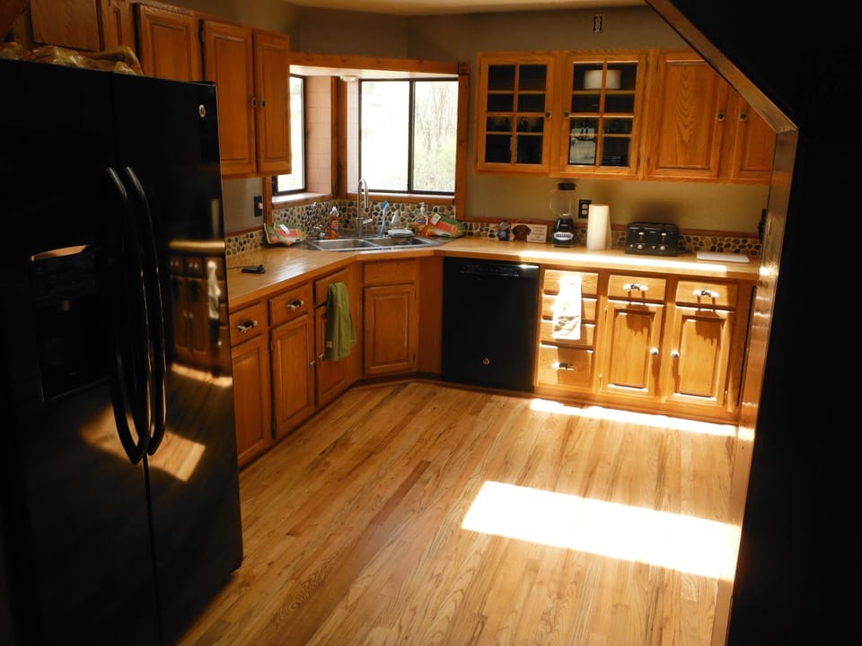 Kitchen with all that you need! Propane stove. 
