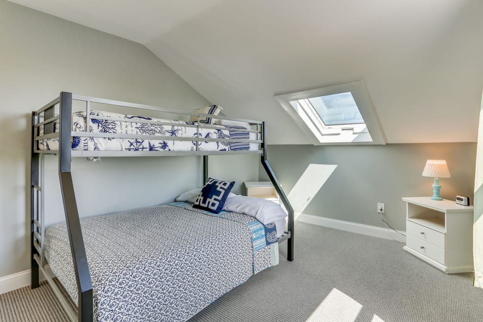 3rd Floor Double Bed w/ Single Bunk Bedroom