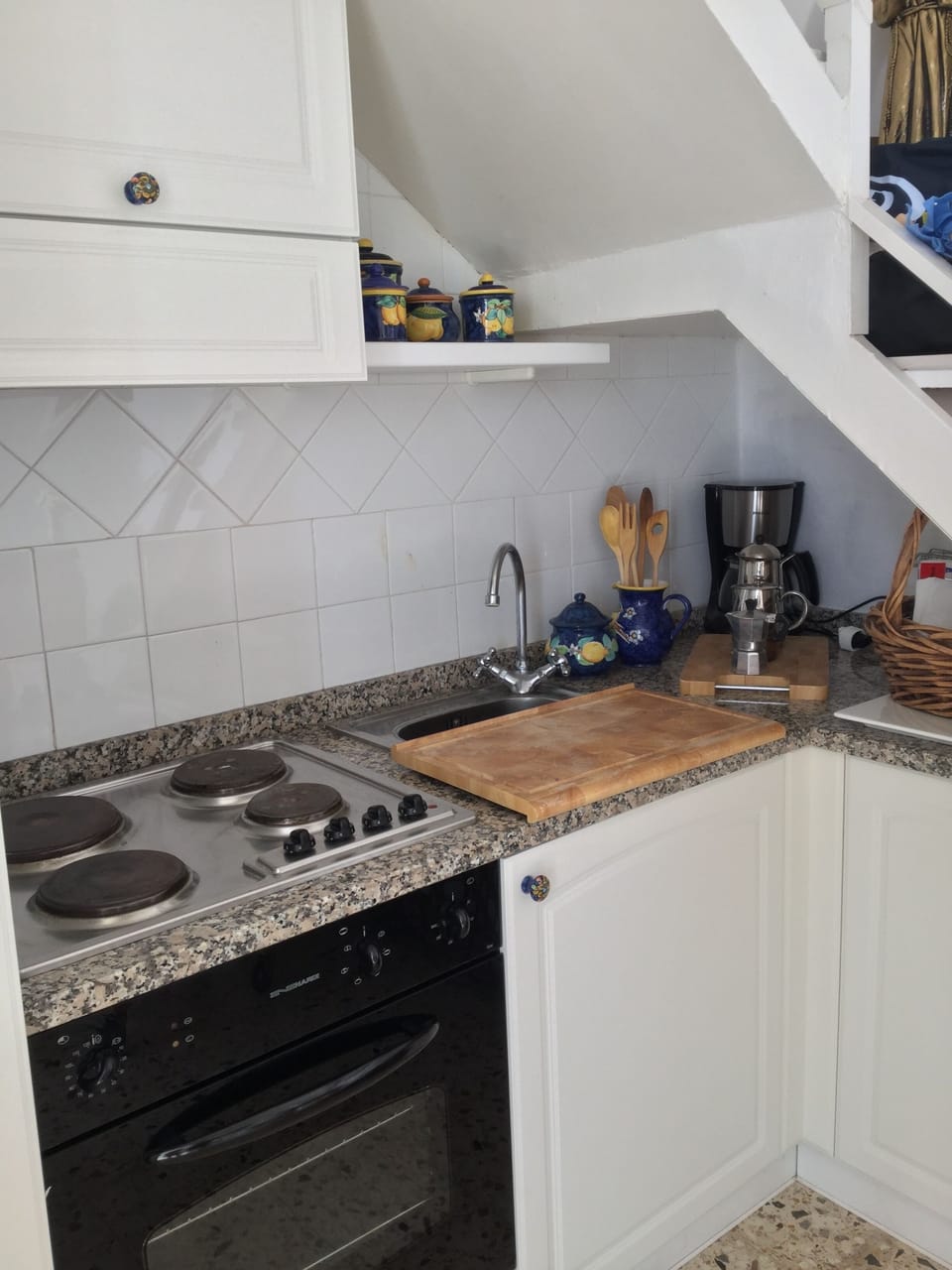 Efficiency kitchen , fully stocked