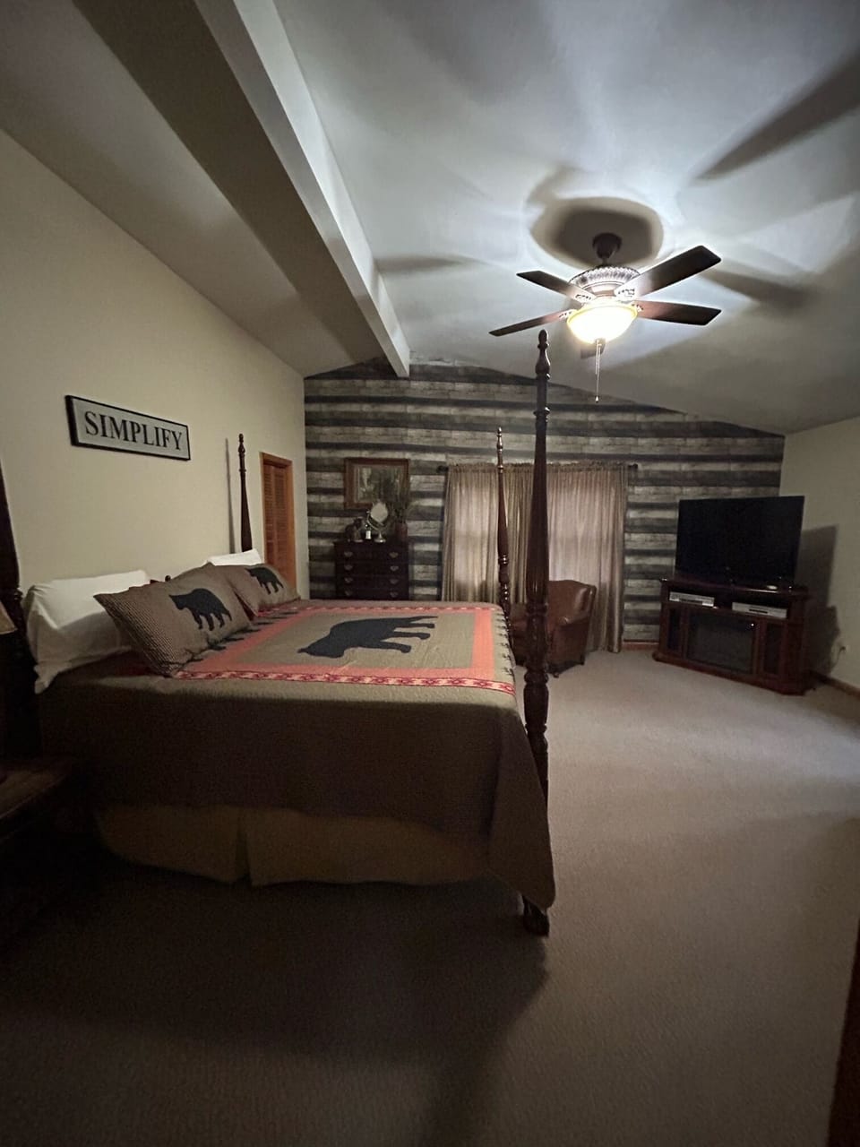 Master Bedroom King Bed 
