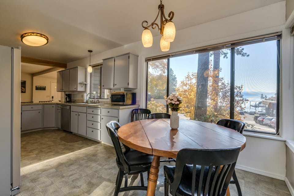 Dining area overlooking the lake (table has leaves to extend for extra seating)