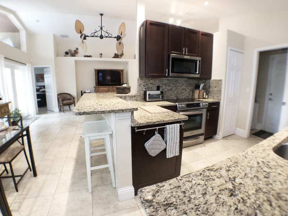 Open floor plan and fully stocked kitchen.