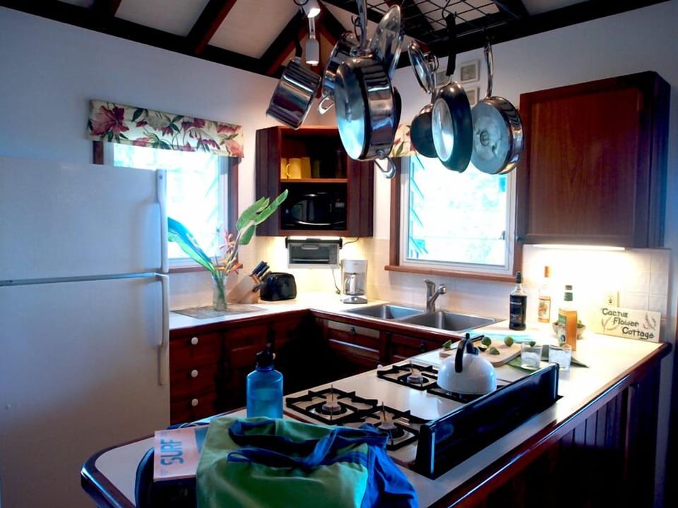 Kitchen and fully stocked Kitchenwear