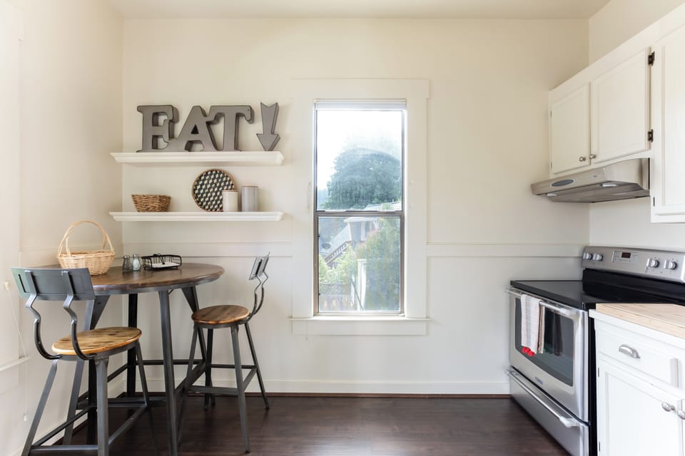 Breakfast nook with wonderful morning light. 