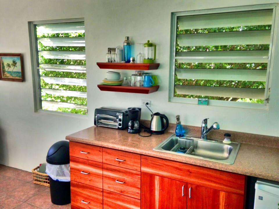 Casita Azul kitchenette