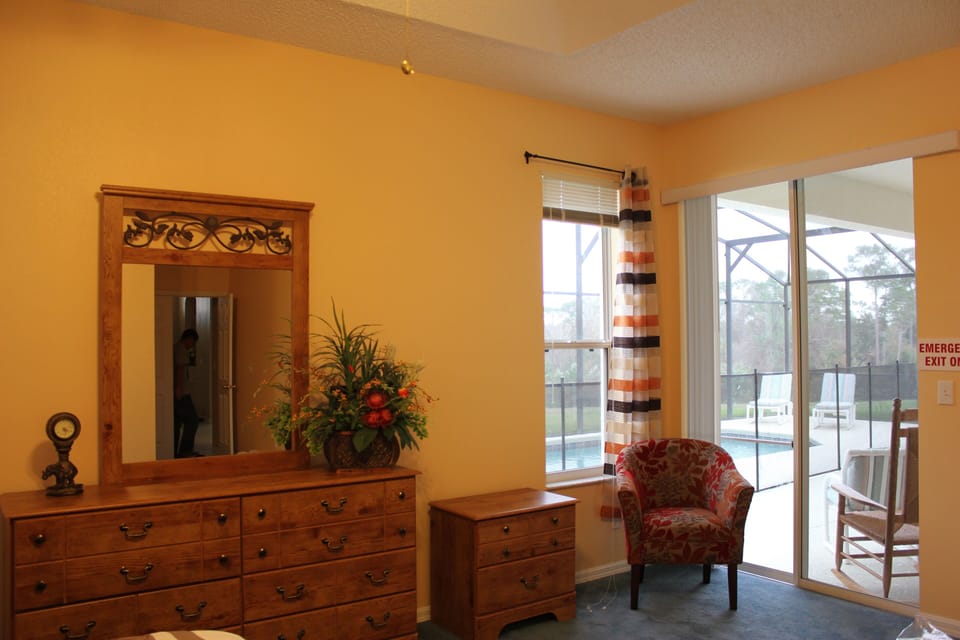 main king bed room with exit to the pool