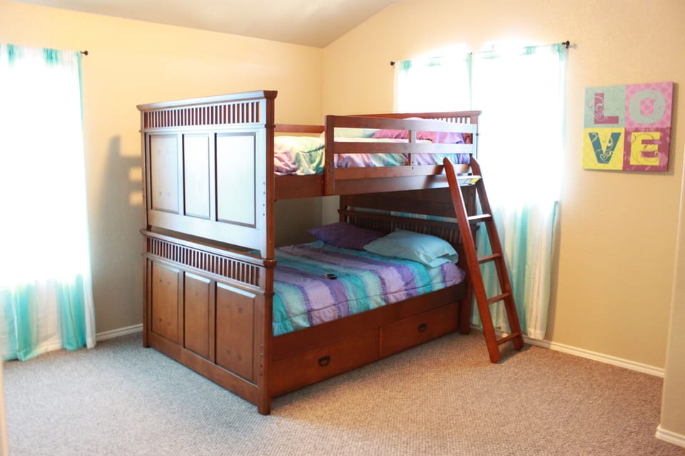 Bedroom #3 - Kids Room - Full/Full     Bunkbeds w/ pull out trundle 